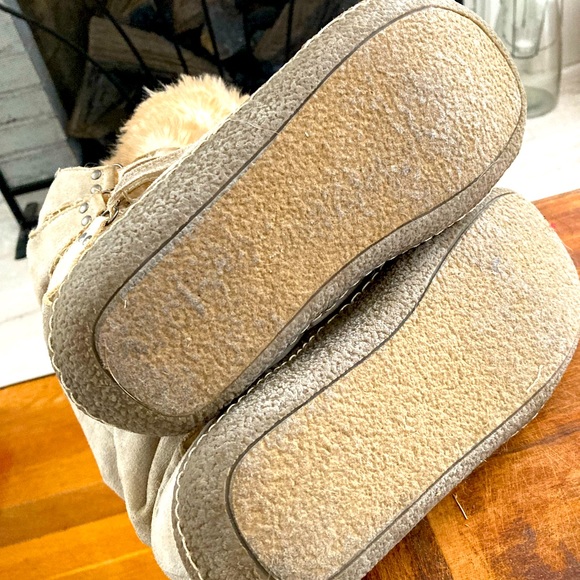 COPY - COPY - Furry Boots - Picture 5 of 7